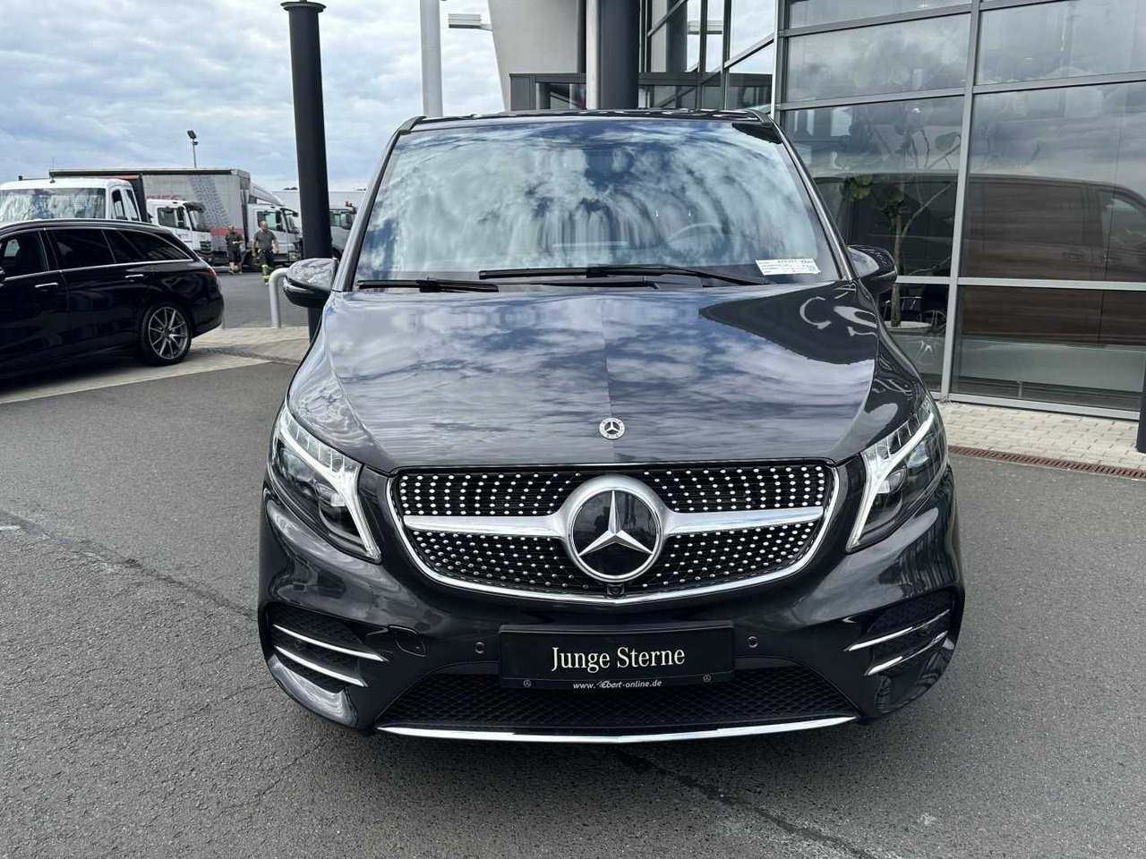Mercedes-Benz V 300 d EDITION AMG AHK Tisch Leder ILS 7Sitze - Potniški kombi: slika 2 Mercedes-Benz V 300 d EDITION AMG AHK Tisch Leder ILS 7Sitze - Potniški kombi: slika 2