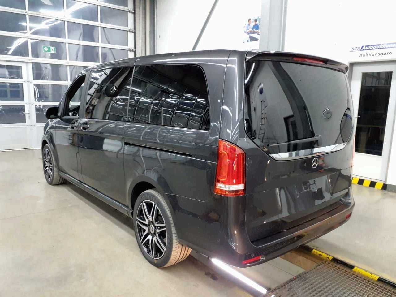 Mercedes-Benz V 300 d EDITION AMG AHK Tisch Leder ILS 7Sitze - Potniški kombi: slika 4 Mercedes-Benz V 300 d EDITION AMG AHK Tisch Leder ILS 7Sitze - Potniški kombi: slika 4
