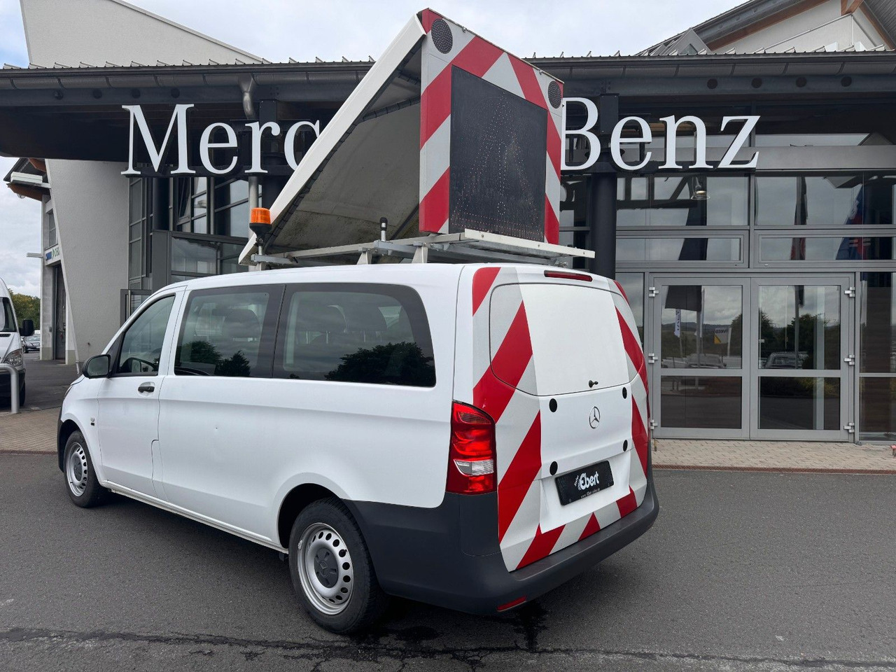 Mercedes-Benz Vito 111 CDI Tourer Begleitfahrzeug BF3+ / WVZ - Potniški kombi: slika 1 Mercedes-Benz Vito 111 CDI Tourer Begleitfahrzeug BF3+ / WVZ - Potniški kombi: slika 1