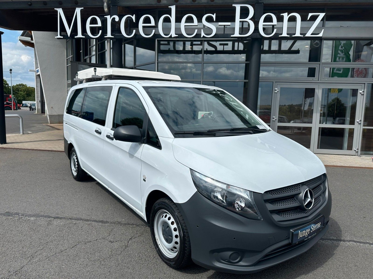 Mercedes-Benz Vito 111 CDI Tourer Begleitfahrzeug BF3+ / WVZ - Furgon: slika 2 Mercedes-Benz Vito 111 CDI Tourer Begleitfahrzeug BF3+ / WVZ - Furgon: slika 2