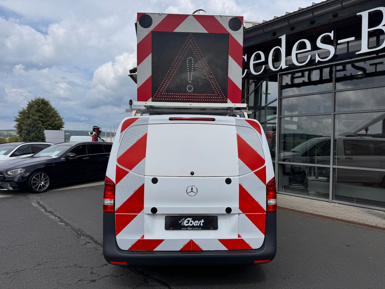 Mercedes-Benz Vito 111 CDI Tourer Begleitfahrzeug BF3+ / WVZ - Furgon: slika 2 Mercedes-Benz Vito 111 CDI Tourer Begleitfahrzeug BF3+ / WVZ - Furgon: slika 2
