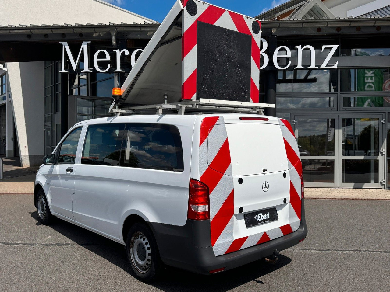 Mercedes-Benz Vito 111 CDI Tourer Begleitfahrzeug BF3+ / WVZ - Furgon: slika 1 Mercedes-Benz Vito 111 CDI Tourer Begleitfahrzeug BF3+ / WVZ - Furgon: slika 1