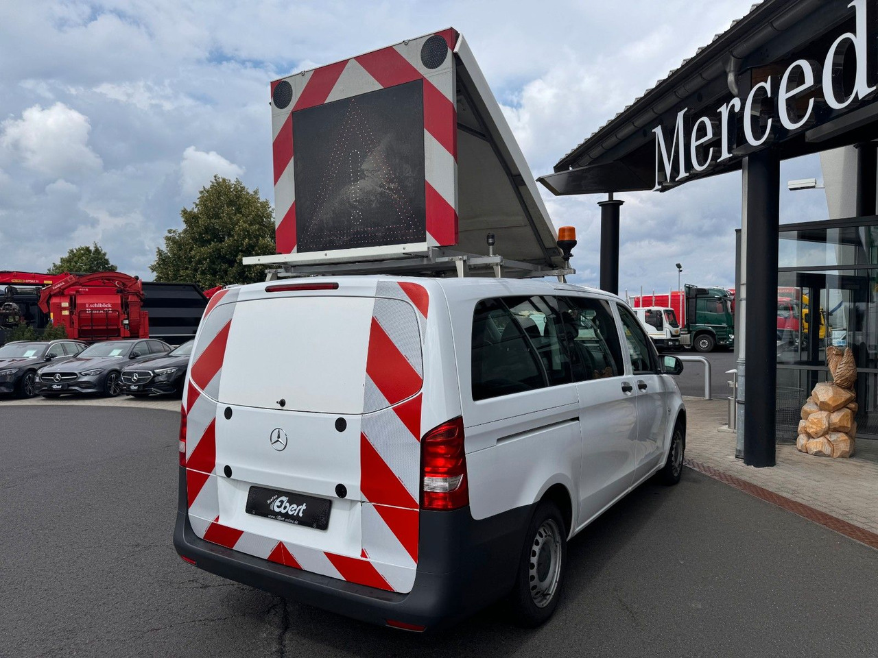 Mercedes-Benz Vito 111 CDI Tourer Begleitfahrzeug BF3+ / WVZ - Furgon: slika 4 Mercedes-Benz Vito 111 CDI Tourer Begleitfahrzeug BF3+ / WVZ - Furgon: slika 4