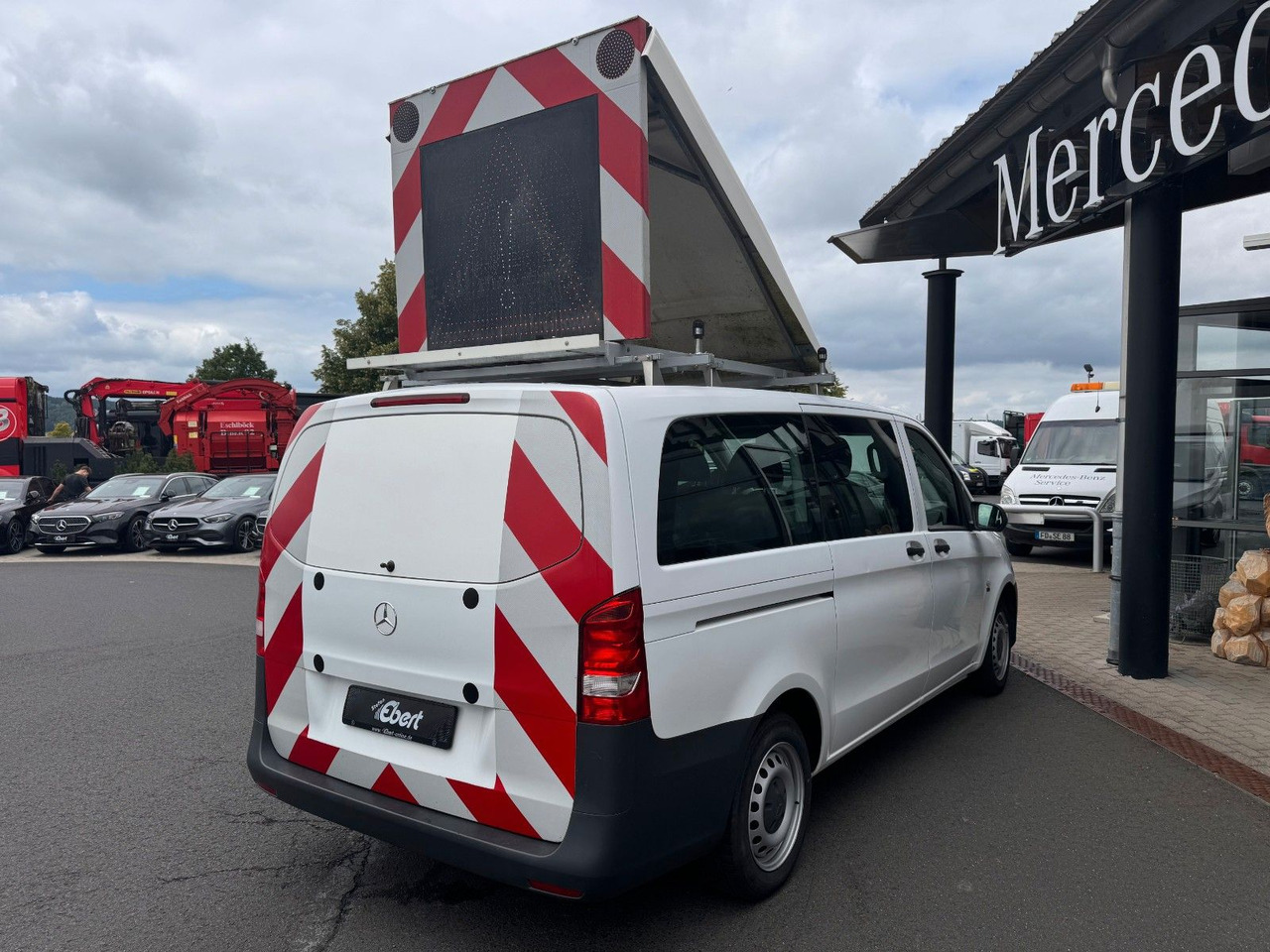 Mercedes-Benz Vito 111 CDI Tourer Begleitfahrzeug BF3+ / WVZ - Potniški kombi: slika 3 Mercedes-Benz Vito 111 CDI Tourer Begleitfahrzeug BF3+ / WVZ - Potniški kombi: slika 3