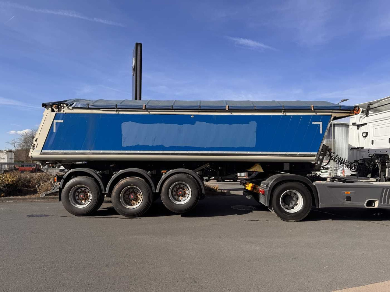 Schmitz Cargobull SGF*S3 SKI 24 SL 7.2 Mulde 23m³ Liftachse 5x Schmitz Cargobull SGF*S3 SKI 24 SL 7.2 Alu-Mulde 23m³ Liftachse - Kiper polprikolica: slika 4 Schmitz Cargobull SGF*S3 SKI 24 SL 7.2 Mulde 23m³ Liftachse 5x Schmitz Cargobull SGF*S3 SKI 24 SL 7.2 Alu-Mulde 23m³ Liftachse - Kiper polprikolica: slika 4