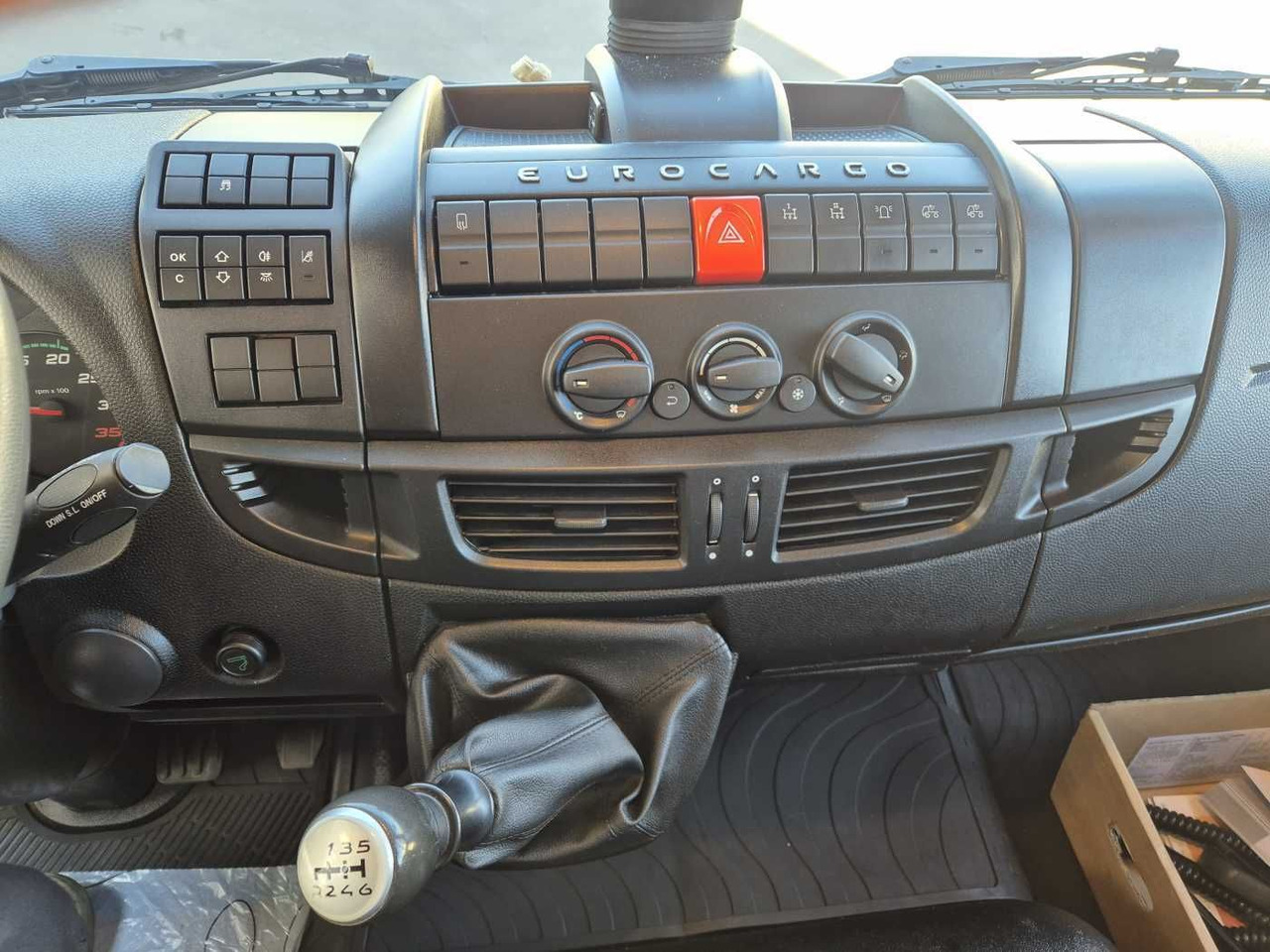 Tovornjak Iveco Eurocargo ML140E25/P Maschinentransporter Winde: slika 15