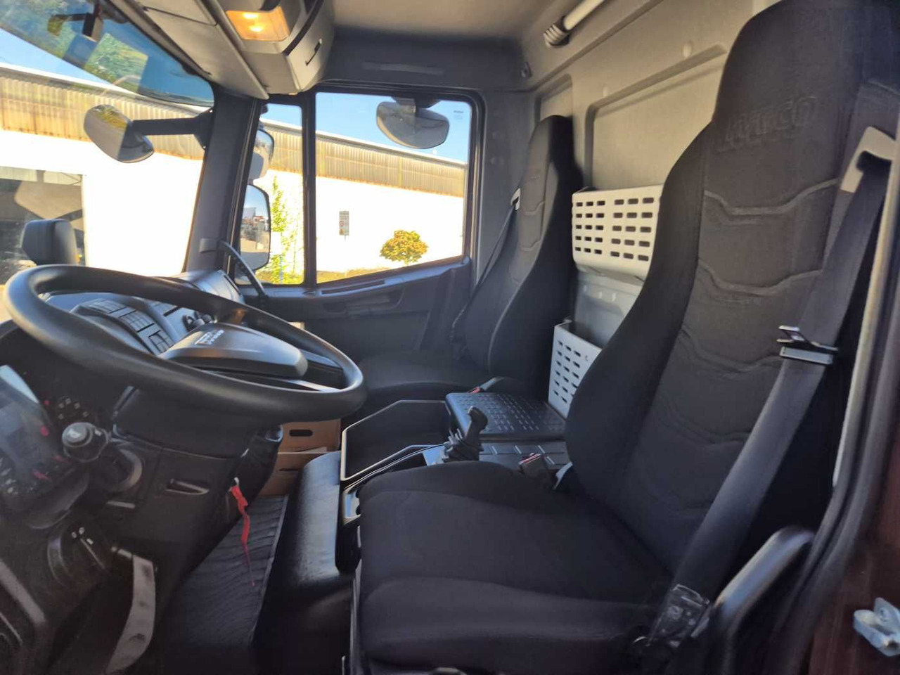 Tovornjak Iveco Eurocargo ML140E25/P Maschinentransporter Winde: slika 13