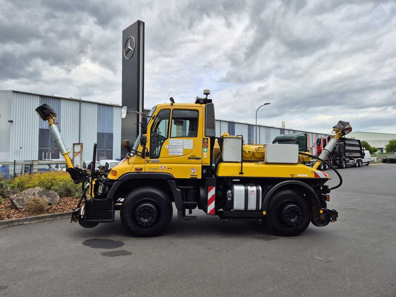 Unimog U400 4x4 Zweiwege ZAGRO 800t/52 Achsen Funk - Tovornjak: slika 4 Unimog U400 4x4 Zweiwege ZAGRO 800t/52 Achsen Funk - Tovornjak: slika 4