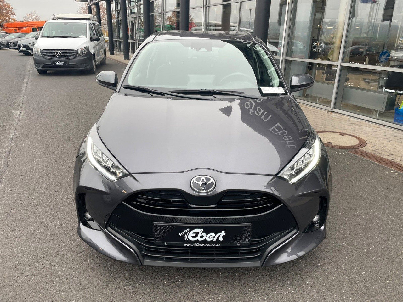 Toyota Yaris 1.5 VVT-iE Aut. Team D AHK+R-Kamera+SHZ - Avtomobil: slika 2 Toyota Yaris 1.5 VVT-iE Aut. Team D AHK+R-Kamera+SHZ - Avtomobil: slika 2