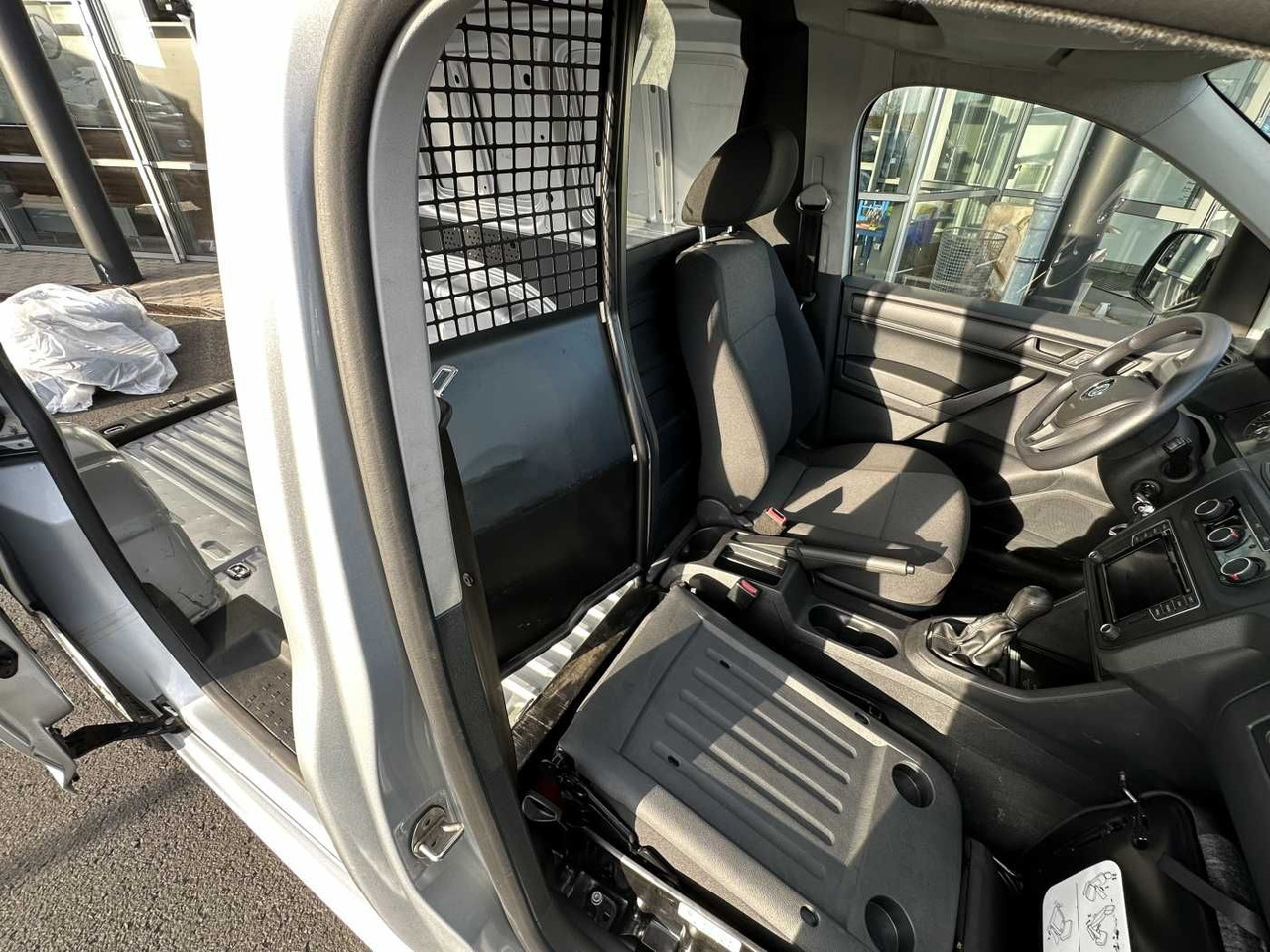 Nov Mali kombi Volkswagen Caddy 1.6 TDI Klima Navi 8Räder Trennwand klappb: slika 9
