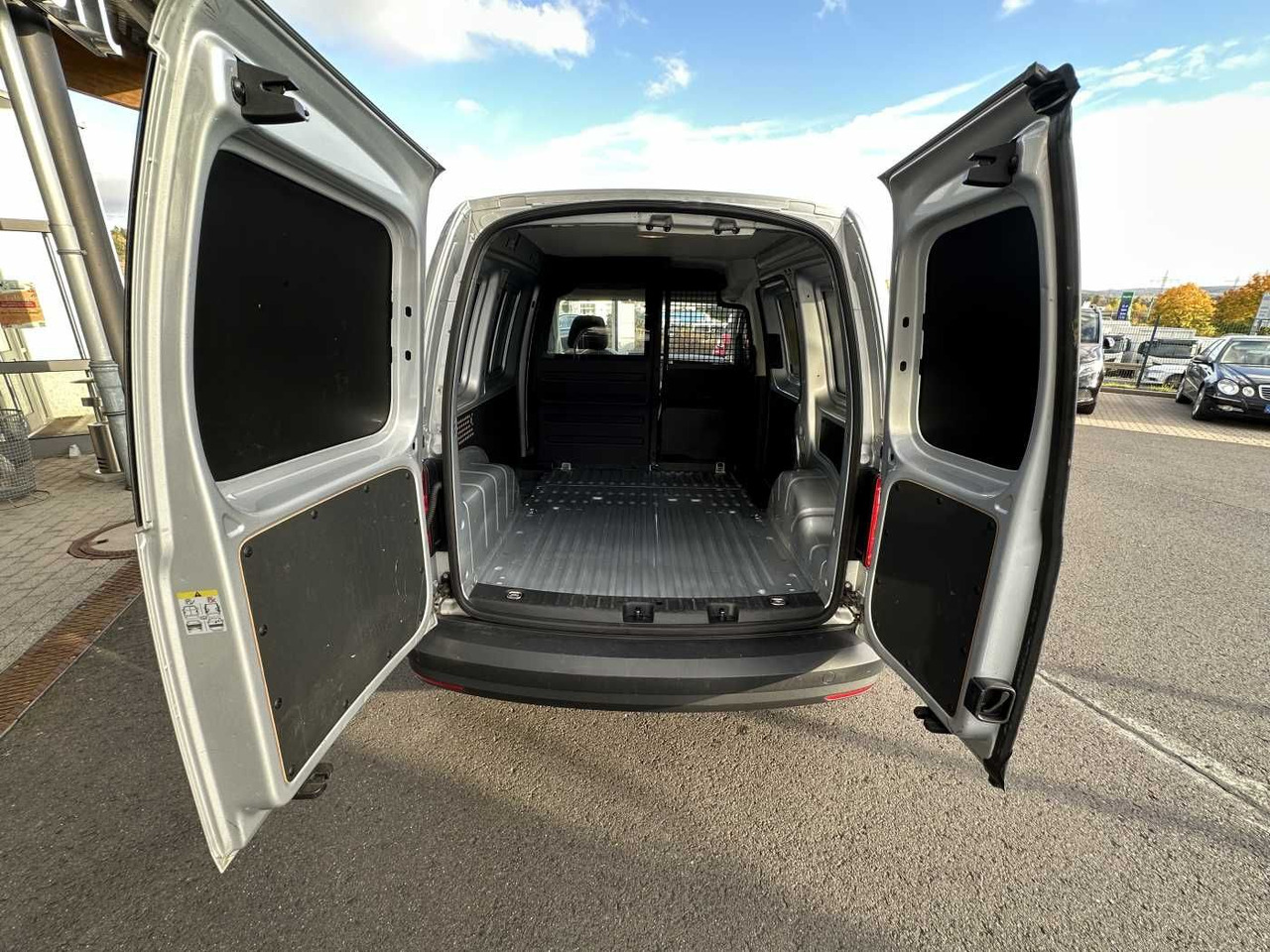 Nov Mali kombi Volkswagen Caddy 1.6 TDI Klima Navi 8Räder Trennwand klappb: slika 6