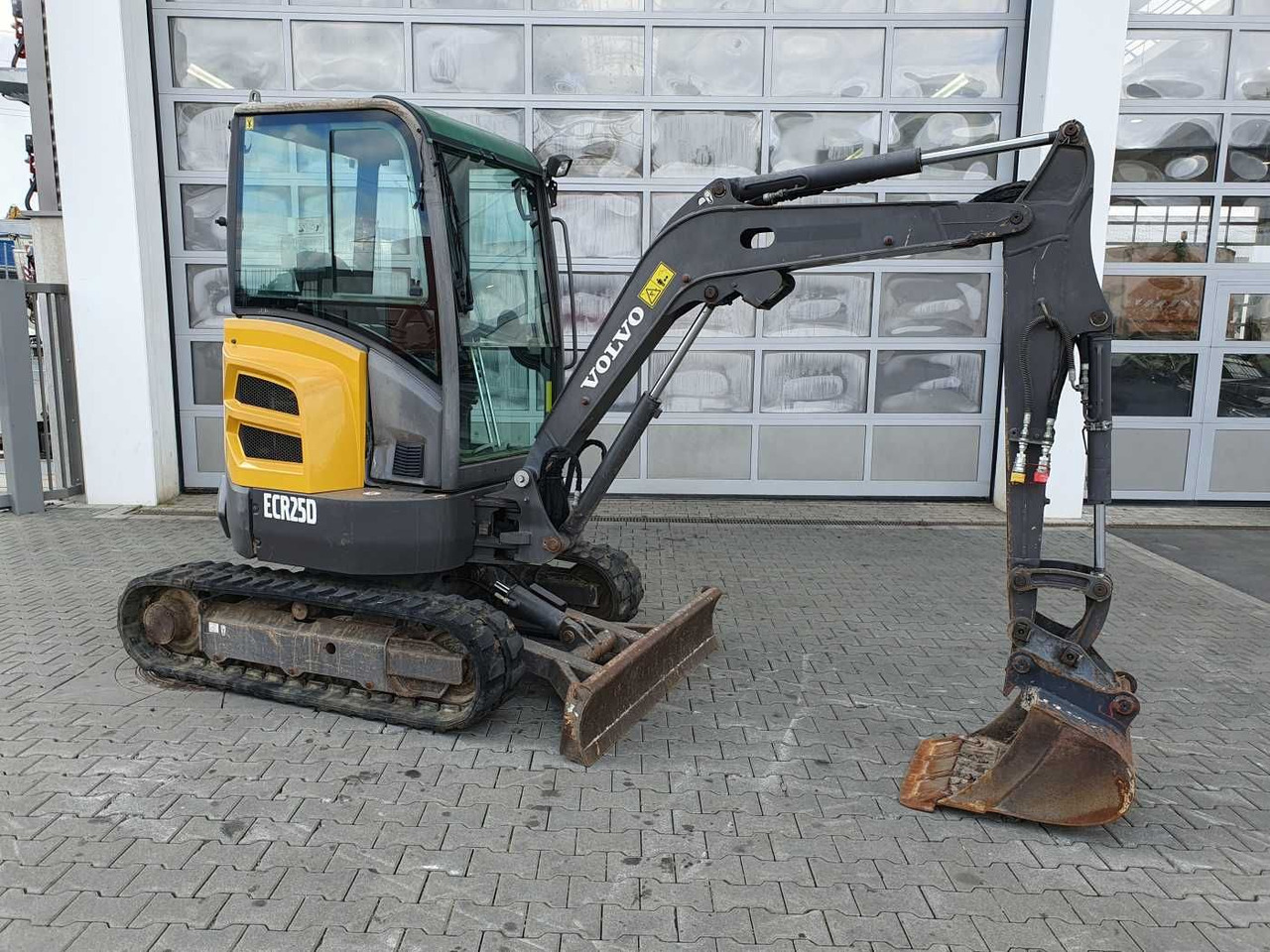 Volvo ECR25D / nur 2.974h! / 1x Tieflöffel / 2016 - Mini bager: slika 2 Volvo ECR25D / nur 2.974h! / 1x Tieflöffel / 2016 - Mini bager: slika 2