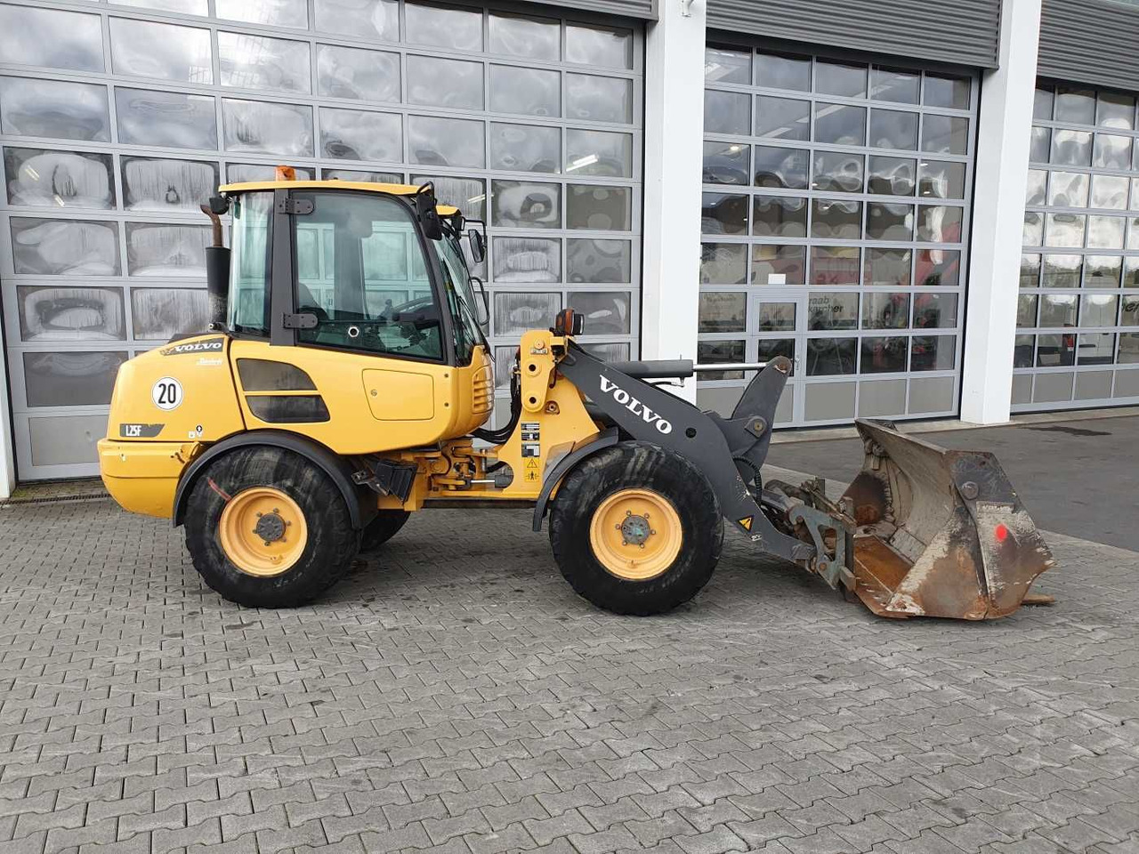 Volvo L25F / Klappschaufel (4in1) + Gabel / 3.258h - Kolesni nakladalec: slika 2 Volvo L25F / Klappschaufel (4in1) + Gabel / 3.258h - Kolesni nakladalec: slika 2