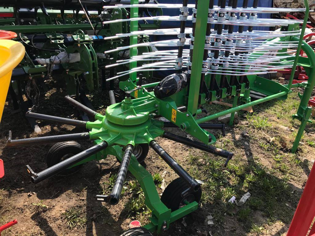 Inter-Tech Rotary Rake ZKT-420, 4.2 m - Obračalnik/ Zgrabljalnik: slika 4 Inter-Tech Rotary Rake ZKT-420, 4.2 m - Obračalnik/ Zgrabljalnik: slika 4