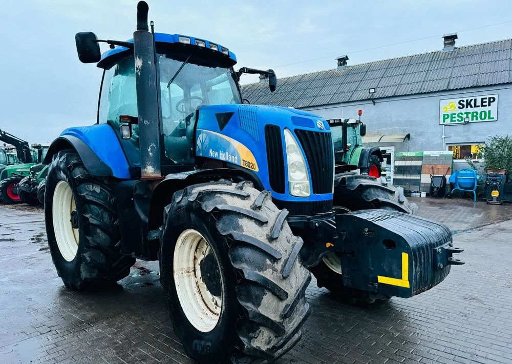 New Holland T8020 - Traktor: slika 1 New Holland T8020 - Traktor: slika 1