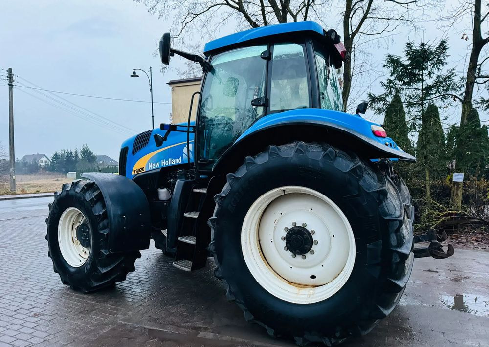 New Holland T8020 - Traktor: slika 3 New Holland T8020 - Traktor: slika 3