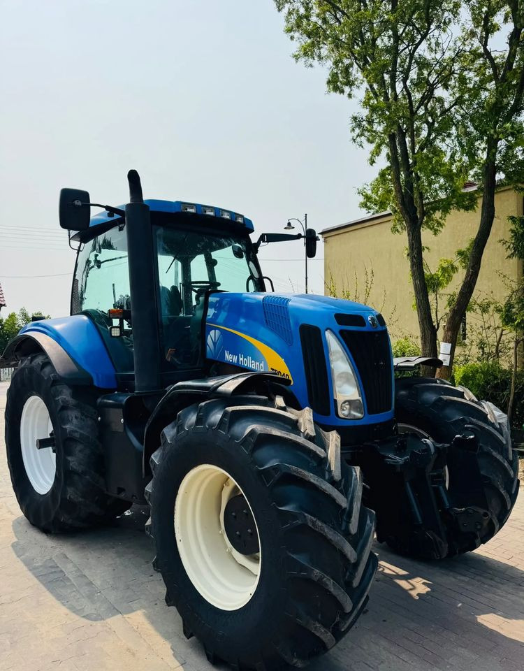 New Holland T8040 - Traktor: slika 1 New Holland T8040 - Traktor: slika 1