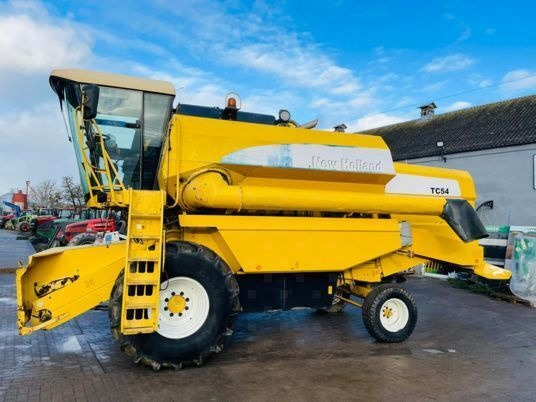 New Holland TC 54 - Kombajn harvester: slika 1 New Holland TC 54 - Kombajn harvester: slika 1