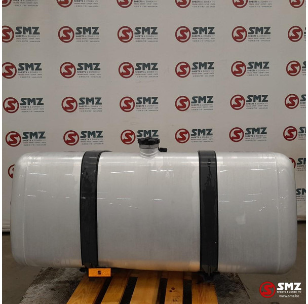 Mercedes-Benz Occ brandstoftank 630L + brandstofniveausensor Mer - Rezervoar za gorivo za Tovornjak: slika 1 Mercedes-Benz Occ brandstoftank 630L + brandstofniveausensor Mer - Rezervoar za gorivo za Tovornjak: slika 1