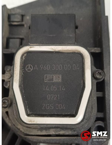 Mercedes-Benz Occ gaspedaal Mercedes - Kabina in notranjost za Tovornjak: slika 5 Mercedes-Benz Occ gaspedaal Mercedes - Kabina in notranjost za Tovornjak: slika 5