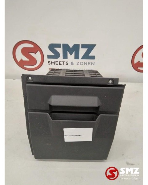 Renault Occ lade met bekerhouder Renault T - Kabina in notranjost za Tovornjak: slika 1 Renault Occ lade met bekerhouder Renault T - Kabina in notranjost za Tovornjak: slika 1