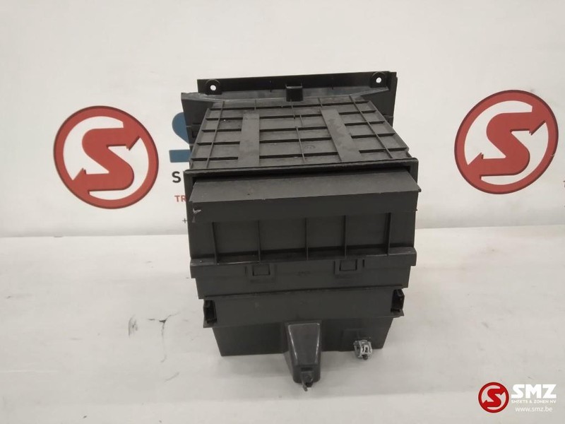 Renault Occ lade met bekerhouder Renault T - Kabina in notranjost za Tovornjak: slika 3 Renault Occ lade met bekerhouder Renault T - Kabina in notranjost za Tovornjak: slika 3