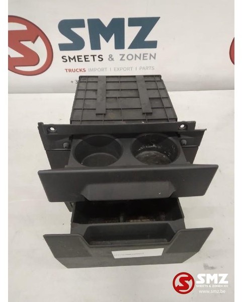 Renault Occ lade met bekerhouder Renault T - Kabina in notranjost za Tovornjak: slika 5 Renault Occ lade met bekerhouder Renault T - Kabina in notranjost za Tovornjak: slika 5