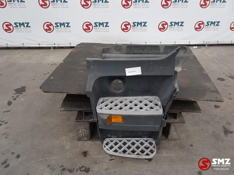 Scania Occ opstapbak links Scania - Kabina in notranjost za Tovornjak: slika 1 Scania Occ opstapbak links Scania - Kabina in notranjost za Tovornjak: slika 1