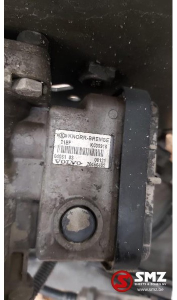 Volvo Occ Spatbordsteun met ventielen Volvo FH12 - Karoserija in zunanjost za Tovornjak: slika 5 Volvo Occ Spatbordsteun met ventielen Volvo FH12 - Karoserija in zunanjost za Tovornjak: slika 5