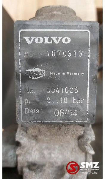 Volvo Occ Spatbordsteun met ventielen Volvo FH12 - Karoserija in zunanjost za Tovornjak: slika 4 Volvo Occ Spatbordsteun met ventielen Volvo FH12 - Karoserija in zunanjost za Tovornjak: slika 4