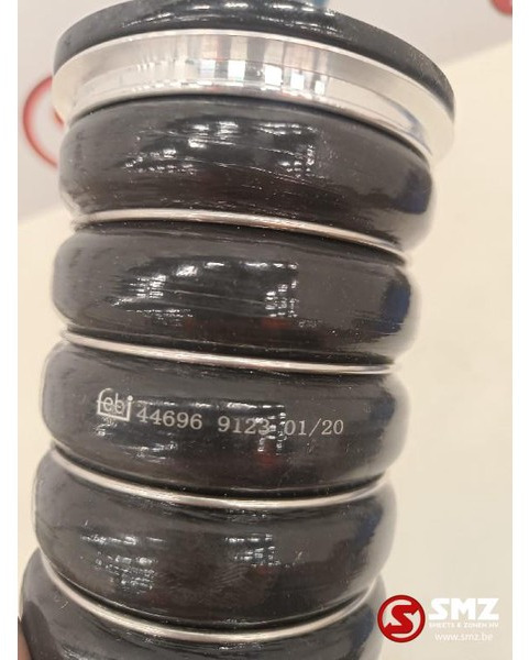 Volvo Slang intercooler (81mm/105mmx150mm) Volvo - Sistem za dovod zraka za Tovornjak: slika 2 Volvo Slang intercooler (81mm/105mmx150mm) Volvo - Sistem za dovod zraka za Tovornjak: slika 2