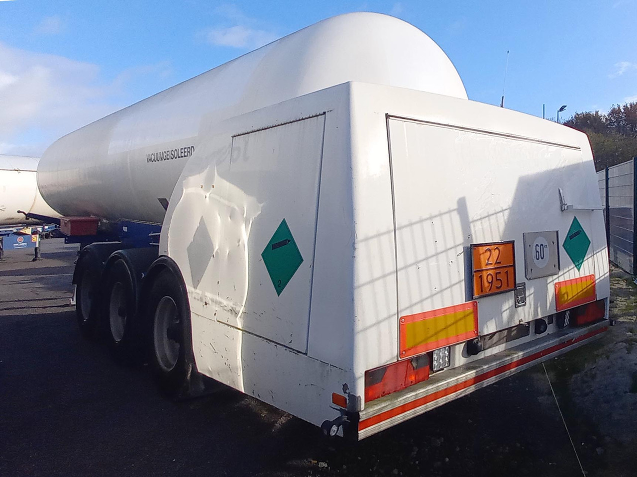 AGA Cryo Gas tank semi-trailer cryogenic used for nitrogen, argon, oxygen, LIN, LOX, LAR. - Polprikolica cisterna: slika 3 AGA Cryo Gas tank semi-trailer cryogenic used for nitrogen, argon, oxygen, LIN, LOX, LAR. - Polprikolica cisterna: slika 3