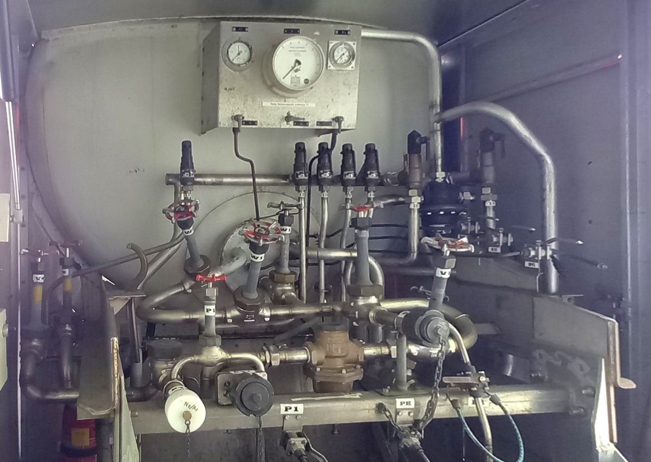 Cryolor Сryolor gas tank semi trailer for oxygen, nitrogen, argon, CO₂, carbon dioxide, LIN, LOX, LAR - Polprikolica cisterna: slika 5 Cryolor Сryolor gas tank semi trailer for oxygen, nitrogen, argon, CO₂, carbon dioxide, LIN, LOX, LAR - Polprikolica cisterna: slika 5