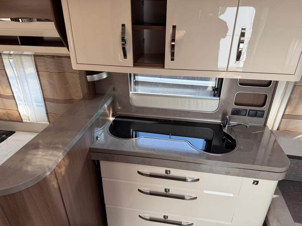 Počitniška prikolica Hobby 720 KWFU Prestige 2020: slika 8