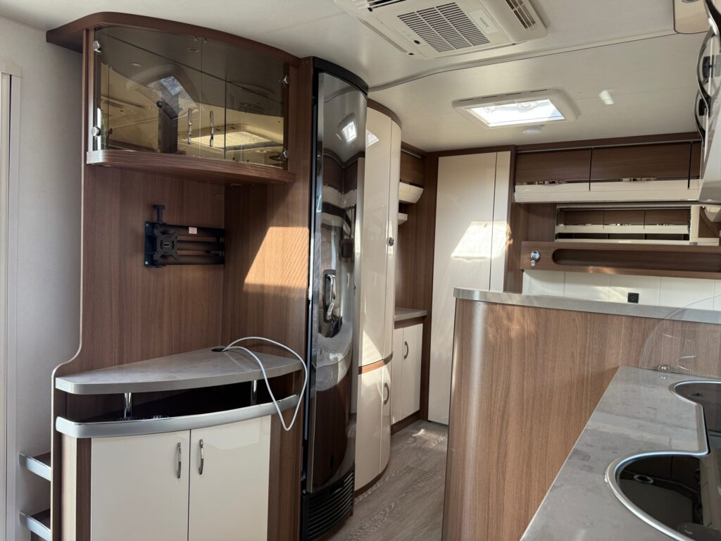 Počitniška prikolica Hobby 720 KWFU Prestige 2020: slika 7