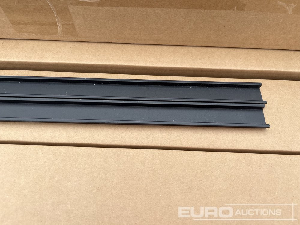 Gradbena oprema 1.8m Wide Anthracite Grey Composite Fence Panels (25 of), 2.45m Black Aluminium Posts (26 of), Complete With Assembly Kit: slika 18