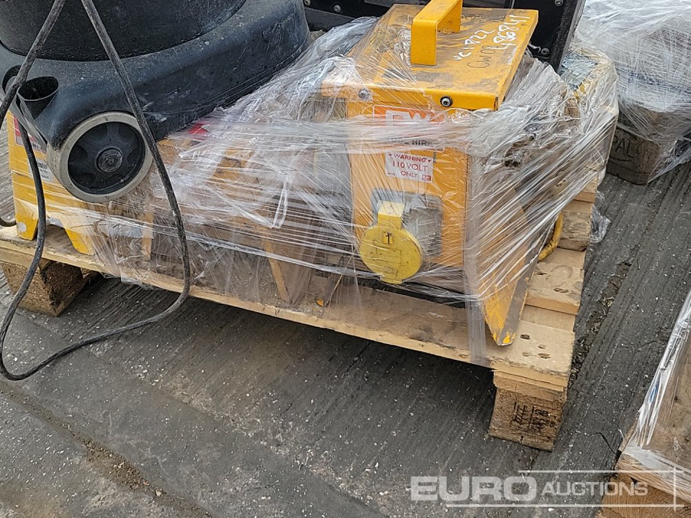 Gradbena oprema 110Volt Work Lights, Ligth Bases, Extension Boxes, 415Volt Distribution Box, 110Volt Vcuum Cleaner (4 Pallets of): slika 29