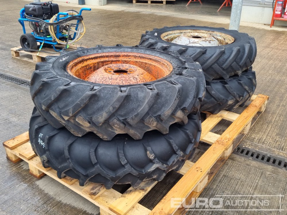 12.4-28 Tyre& Rim (4 of) - Guma: slika 1 12.4-28 Tyre& Rim (4 of) - Guma: slika 1