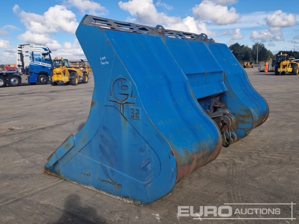 150" Hi Tip Bucket to suit CAT 966 Wheeled Loader - Žlica: slika 3 150" Hi Tip Bucket to suit CAT 966 Wheeled Loader - Žlica: slika 3