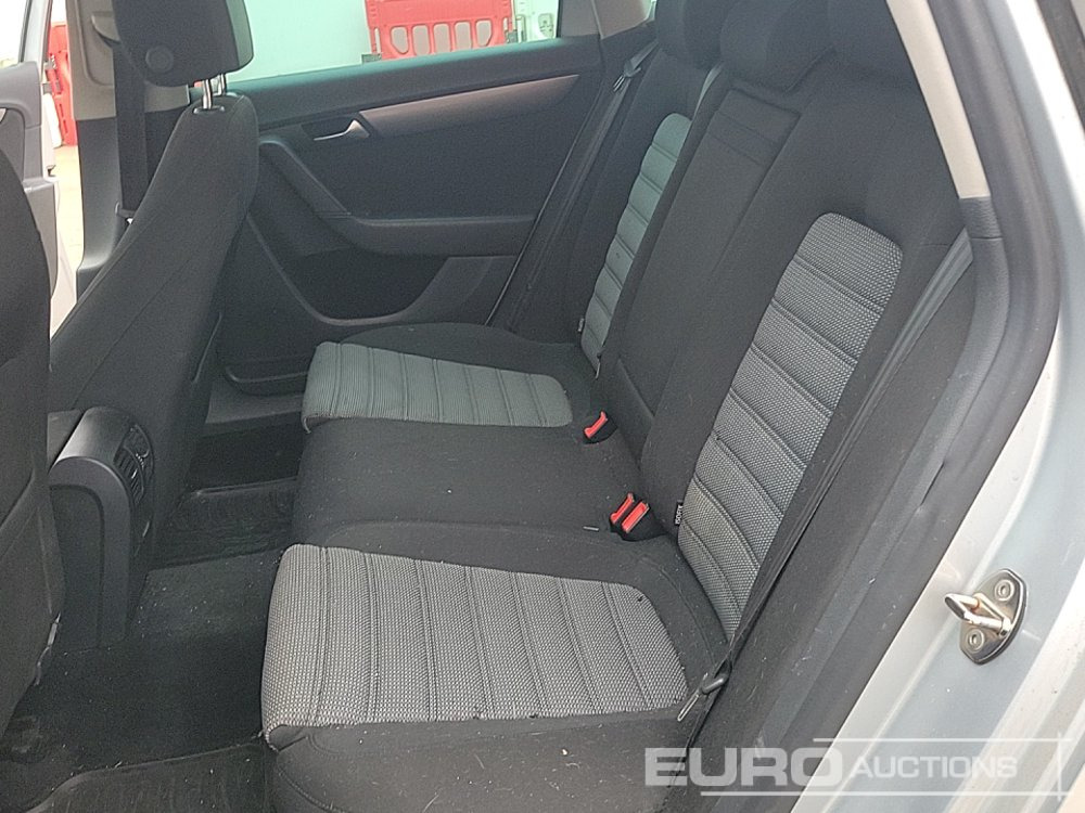 Avtomobil 2011 Volkswagen Passat: slika 22