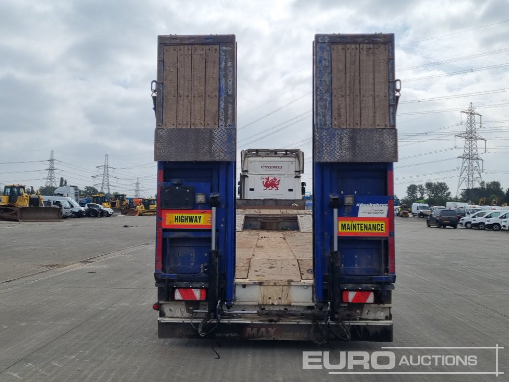 2014 Faymonville Tri Axle Step Frame Low Load Trailer, Neck Ramps, Hydraulic Flip Toe Ramps (Plating Certificate Available) - Nizko noseča polprikolica: slika 4 2014 Faymonville Tri Axle Step Frame Low Load Trailer, Neck Ramps, Hydraulic Flip Toe Ramps (Plating Certificate Available) - Nizko noseča polprikolica: slika 4