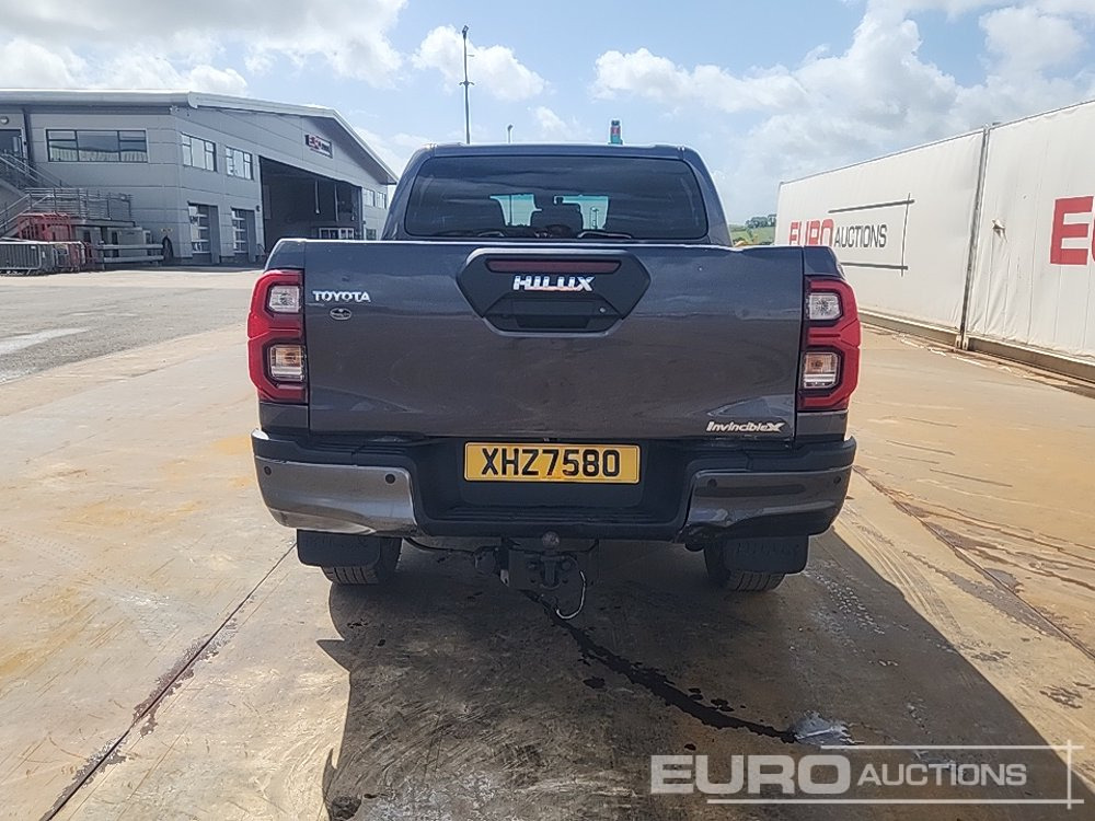 2021 Toyota Hilux Invincible X - Poltovornjak: slika 4 2021 Toyota Hilux Invincible X - Poltovornjak: slika 4