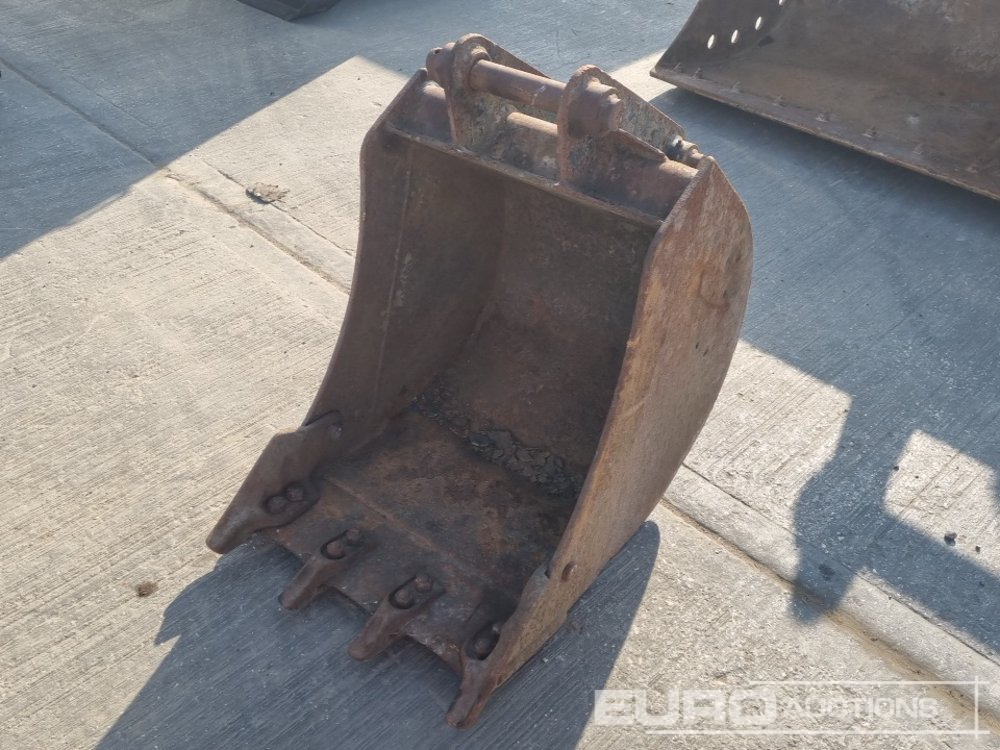 24" Digging Bucket 45mm Pn to suit 4-6 Ton Excavator - Žlica: slika 1 24" Digging Bucket 45mm Pn to suit 4-6 Ton Excavator - Žlica: slika 1