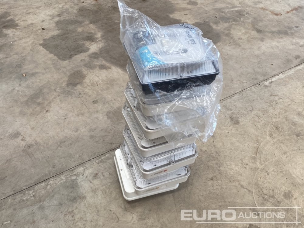 30W Outdoor Bulkheads (6 of), Phillips 30W Bulkhead (1 of) - Oprema za delavnice: slika 1 30W Outdoor Bulkheads (6 of), Phillips 30W Bulkhead (1 of) - Oprema za delavnice: slika 1