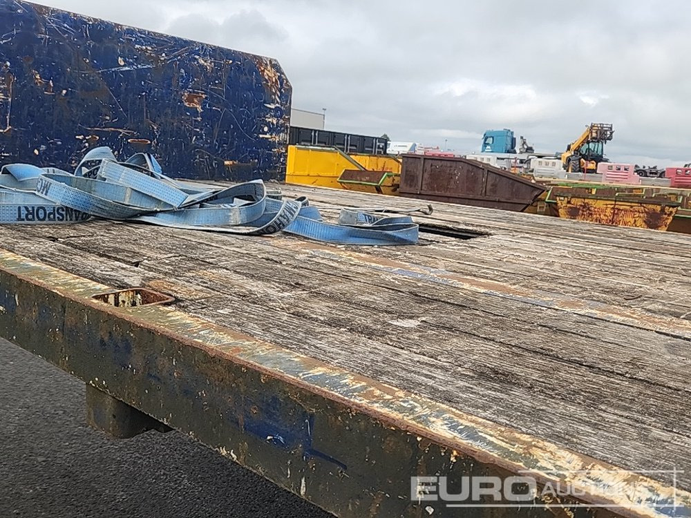 Polprikolica s kesonom Dennison 40' Tri Axle Flat Trailer, Goal Post Sockets: slika 13