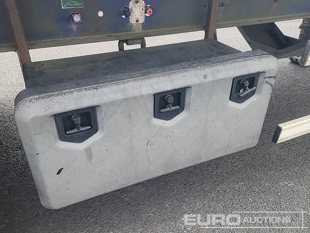 Polprikolica s kesonom Dennison 40' Tri Axle Flat Trailer, Goal Post Sockets: slika 16