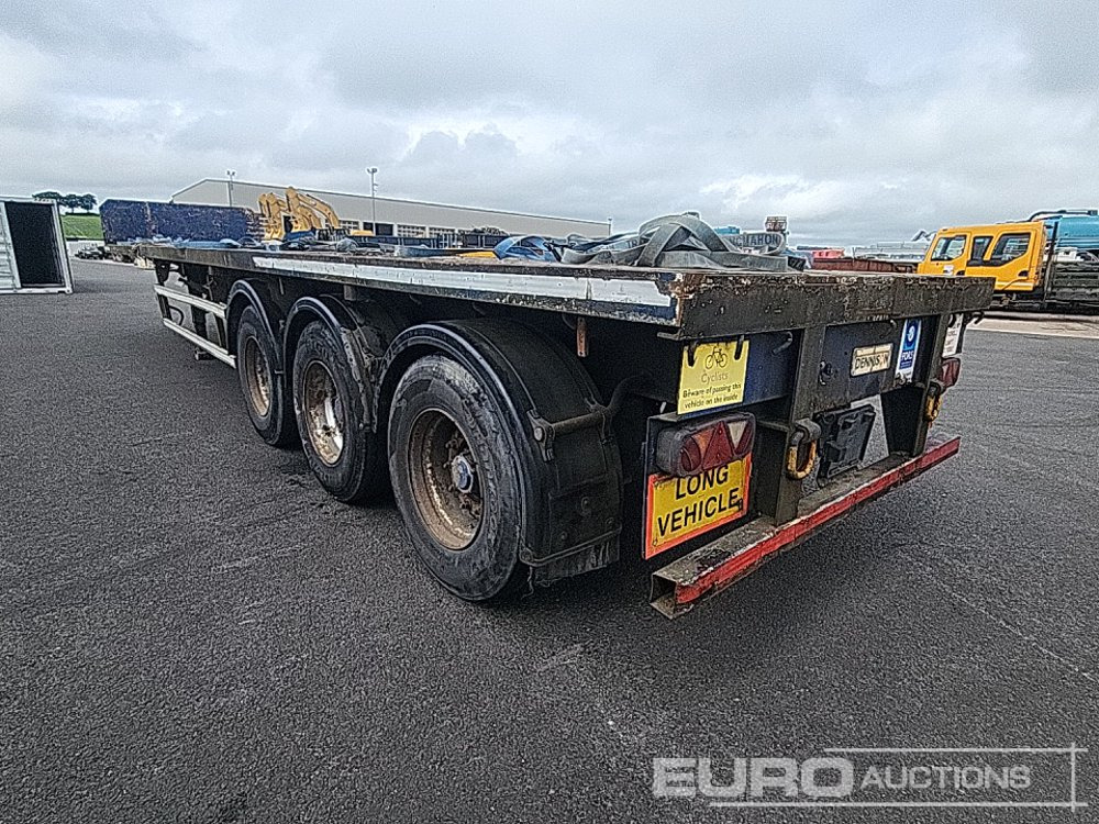Dennison 40' Tri Axle Flat Trailer, Goal Post Sockets - Polprikolica s kesonom: slika 2 Dennison 40' Tri Axle Flat Trailer, Goal Post Sockets - Polprikolica s kesonom: slika 2