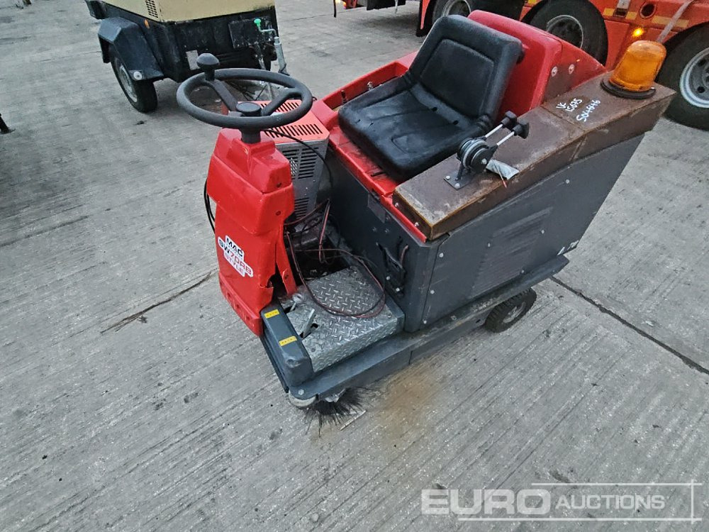 Electric Ride on Floor Sweeper, Charger - Voziček za golf: slika 1 Electric Ride on Floor Sweeper, Charger - Voziček za golf: slika 1