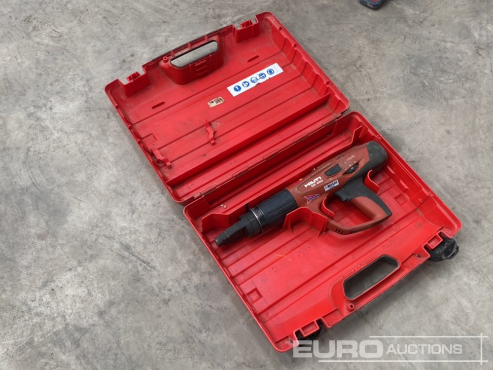 Hilti DX460 Nail Gun (Body & Case Only) - Gradbena oprema: slika 1 Hilti DX460 Nail Gun (Body & Case Only) - Gradbena oprema: slika 1
