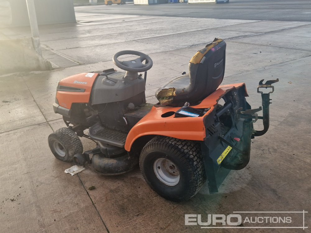 Husqvarna Petrol Ride on Lawnmower (Non Runner) - Vrtna kosilnica: slika 2 Husqvarna Petrol Ride on Lawnmower (Non Runner) - Vrtna kosilnica: slika 2
